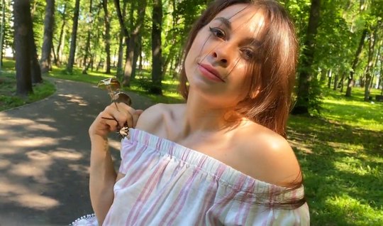 Russian girl with beautiful breasts substitutes a juicy slit for vaginal